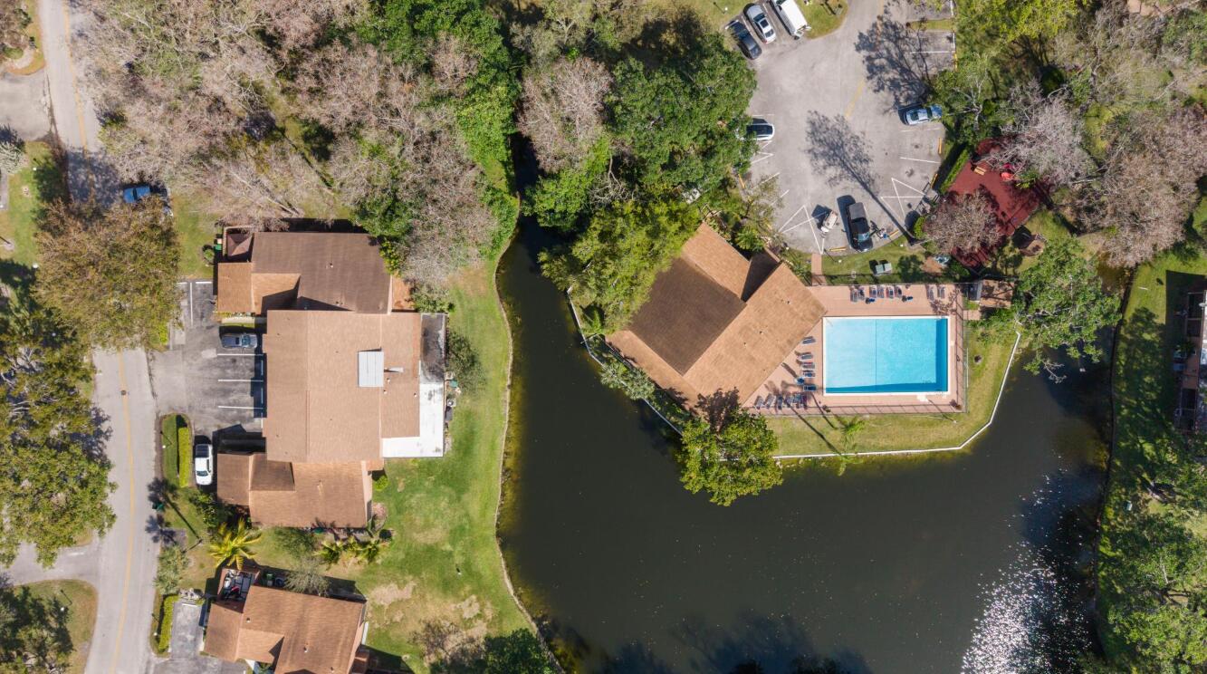 BANYAN LAKES - Residential