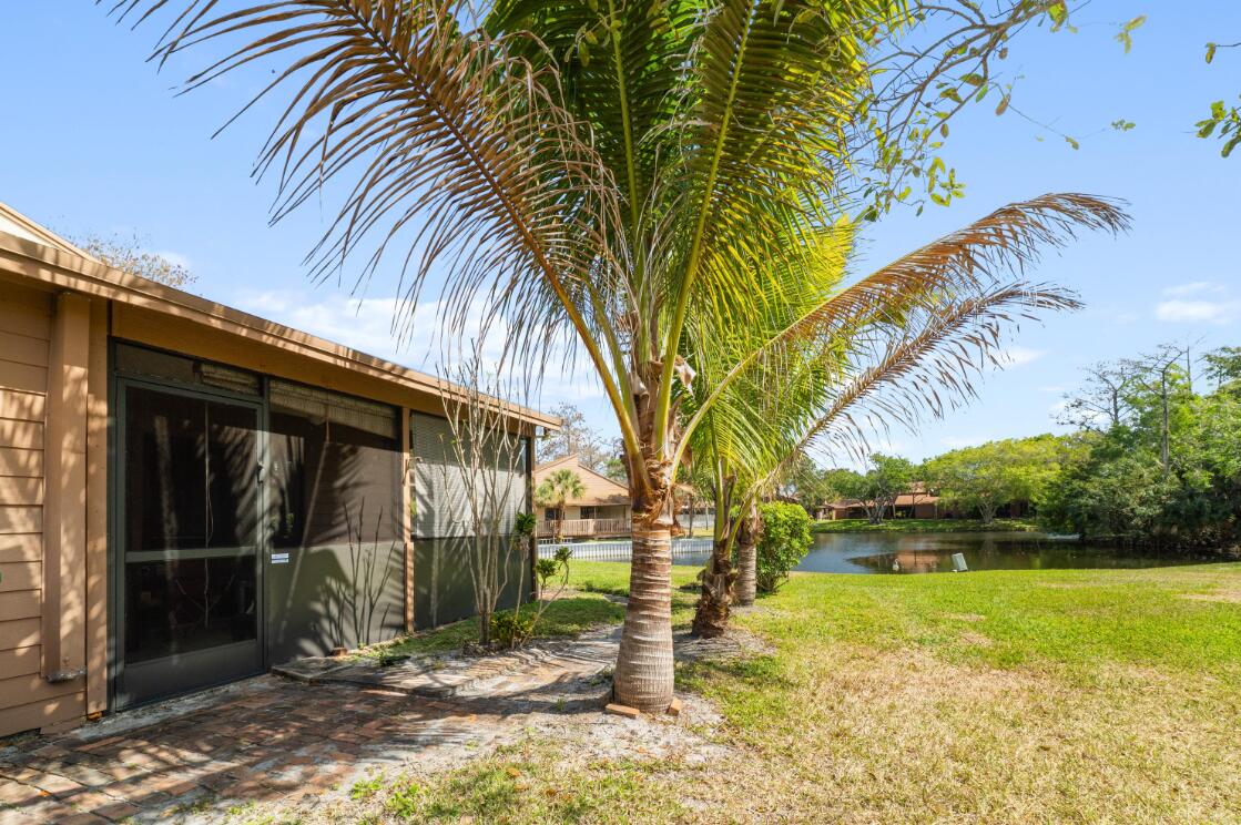 BANYAN LAKES - Residential