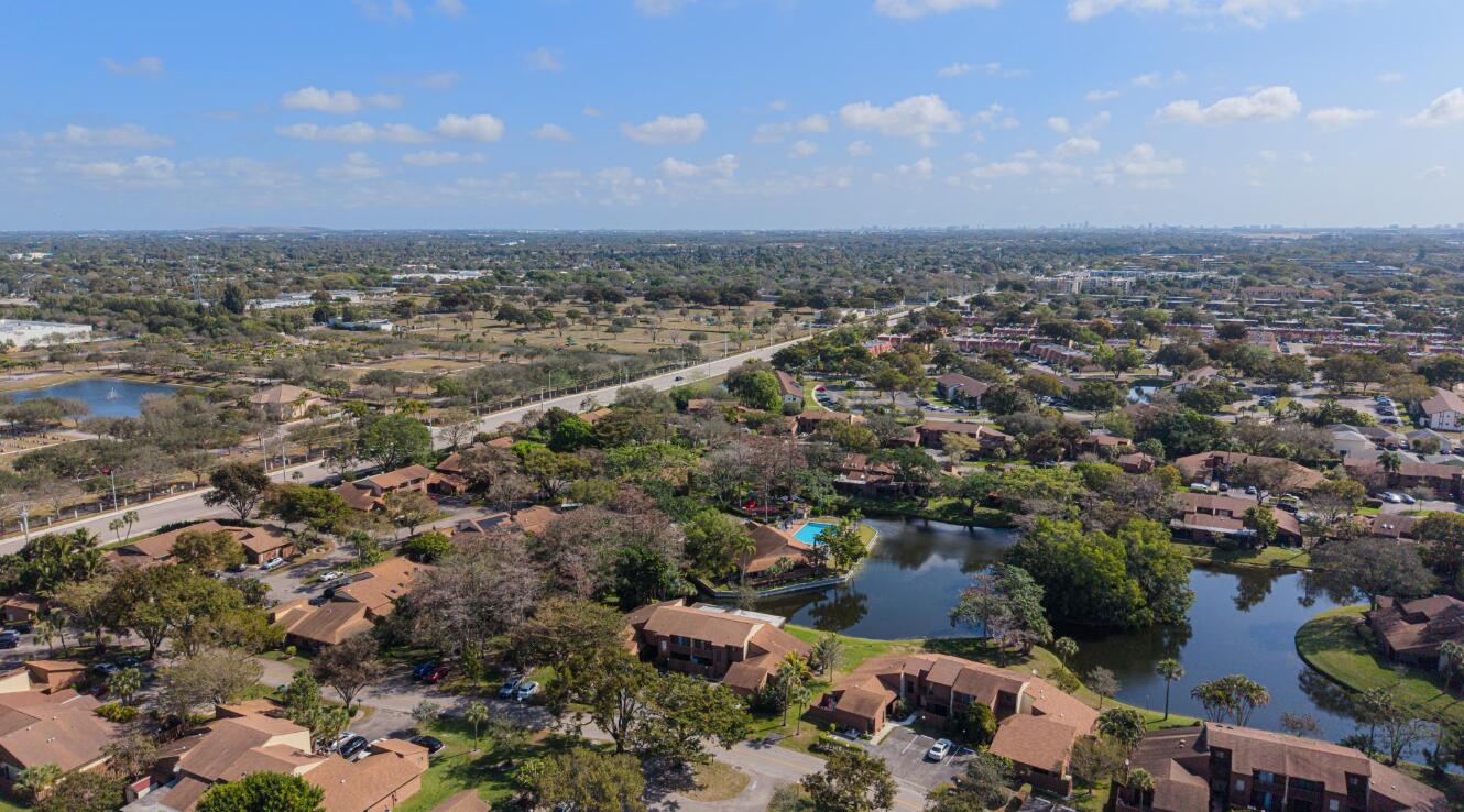 BANYAN LAKES - Residential