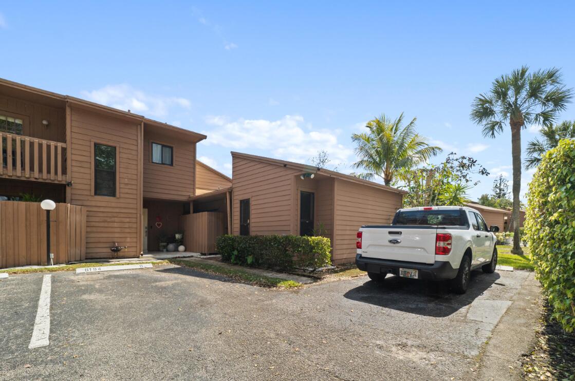 BANYAN LAKES - Residential