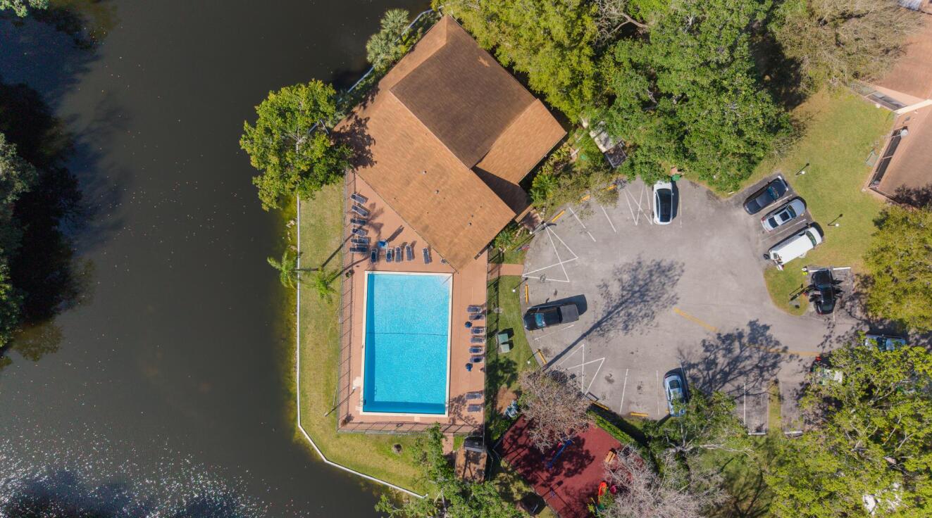 BANYAN LAKES - Residential