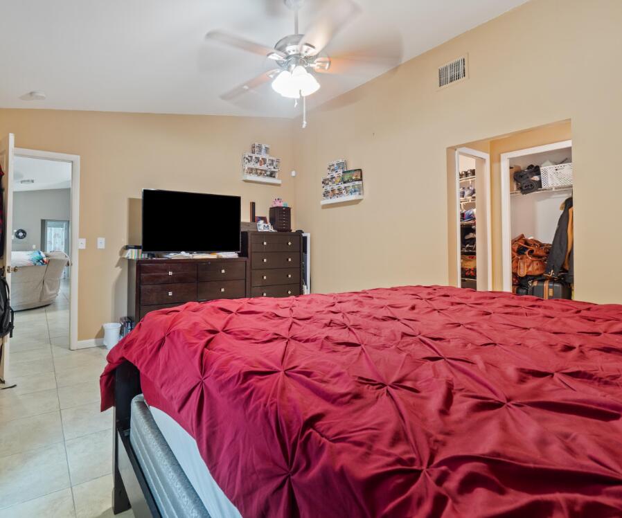 BANYAN LAKES - Residential