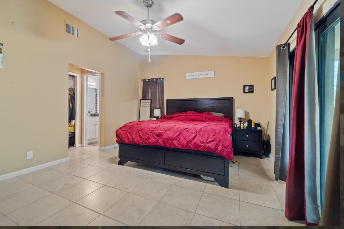 BANYAN LAKES - Residential