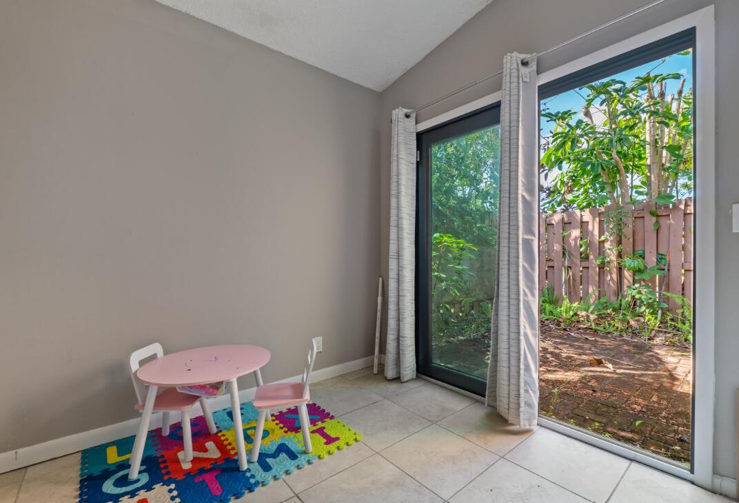 BANYAN LAKES - Residential