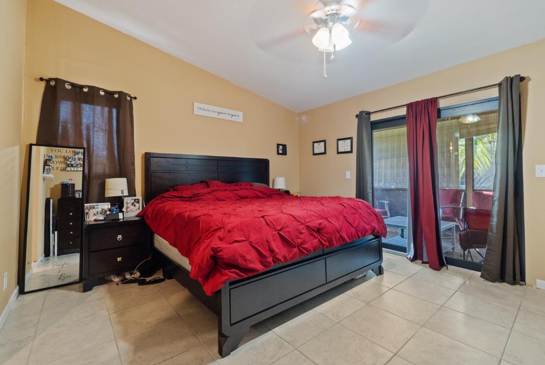 BANYAN LAKES - Residential