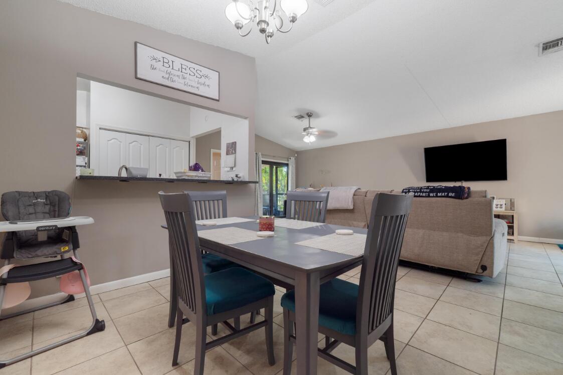 BANYAN LAKES - Residential