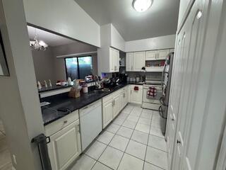 BANYAN LAKES - Residential