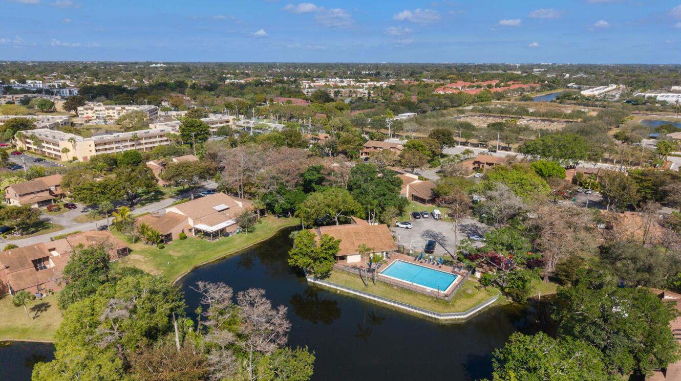 BANYAN LAKES - Residential