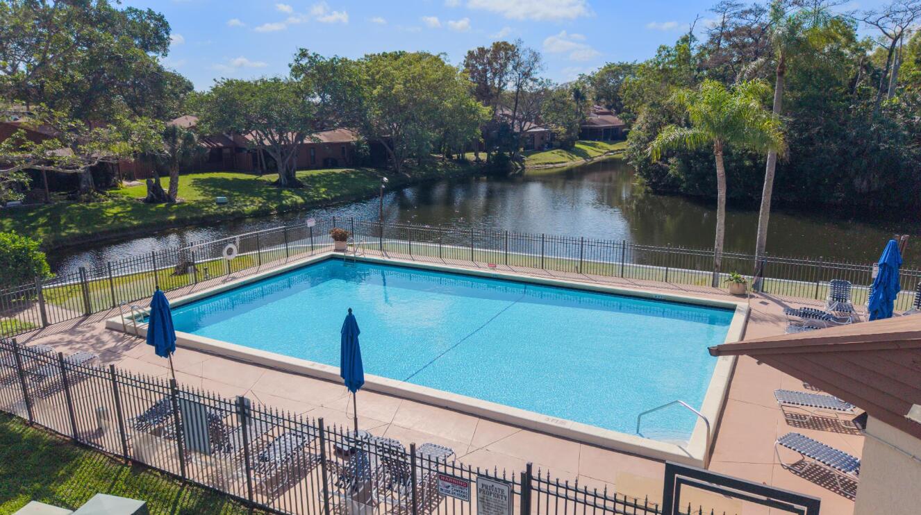 BANYAN LAKES - Residential