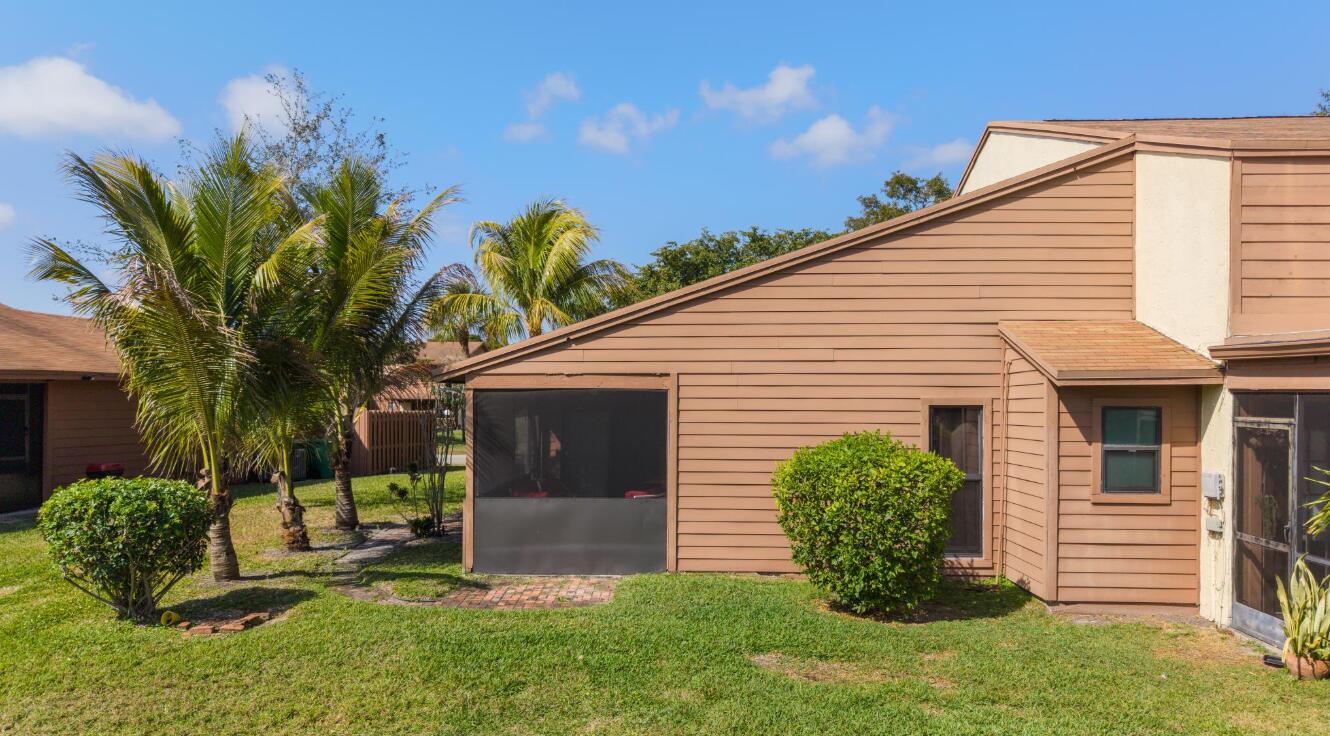 BANYAN LAKES - Residential