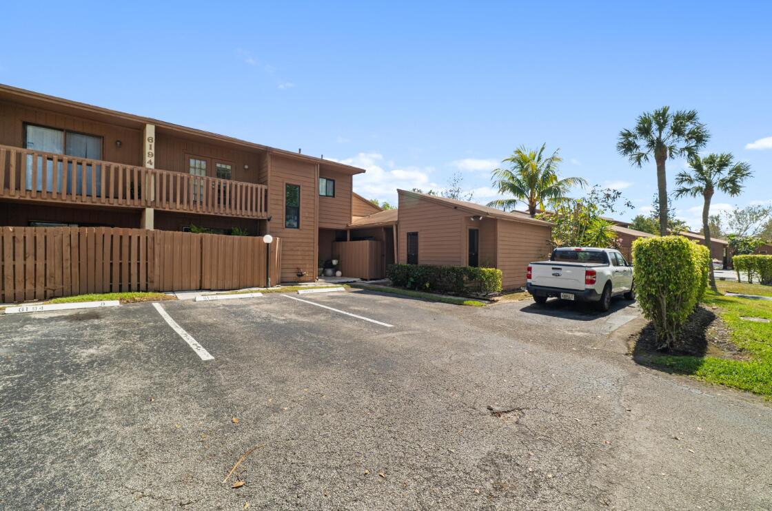 BANYAN LAKES - Residential