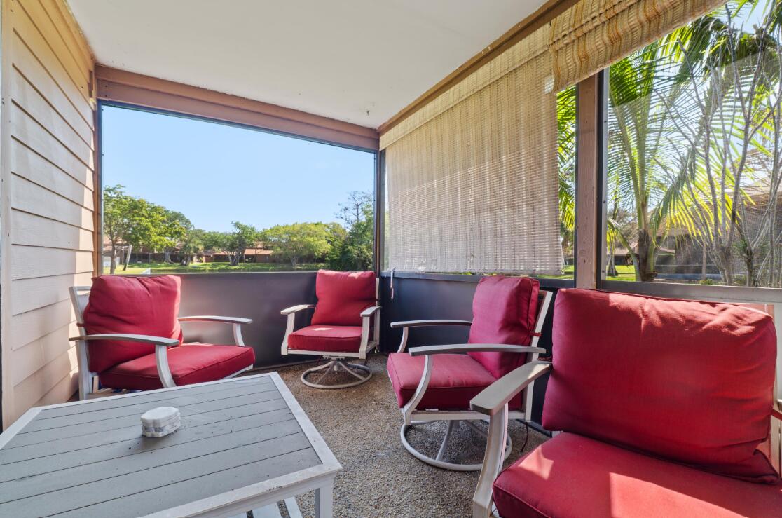 BANYAN LAKES - Residential