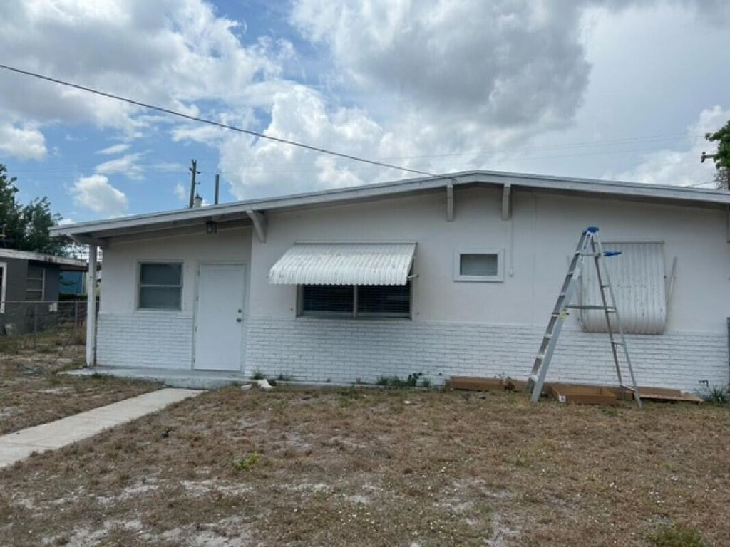 Photo of 2017 S 3rd Street, Fort Pierce, FL 34950 (MLS # R10878945)