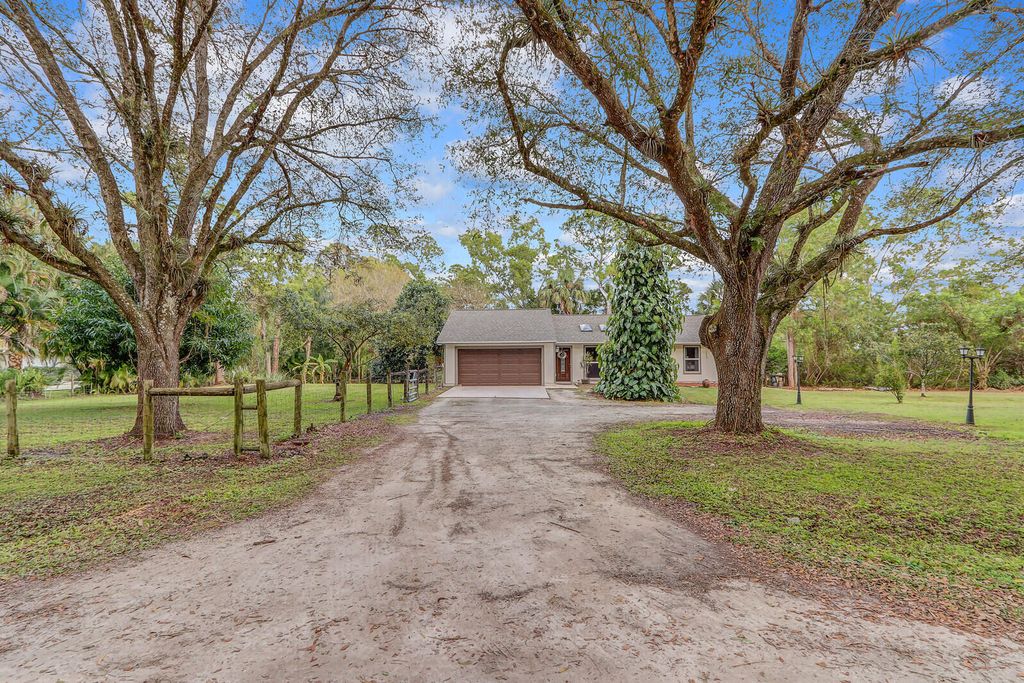 Photo of 16780 112th Avenue N, Jupiter, FL 33478 (MLS # R10947644)