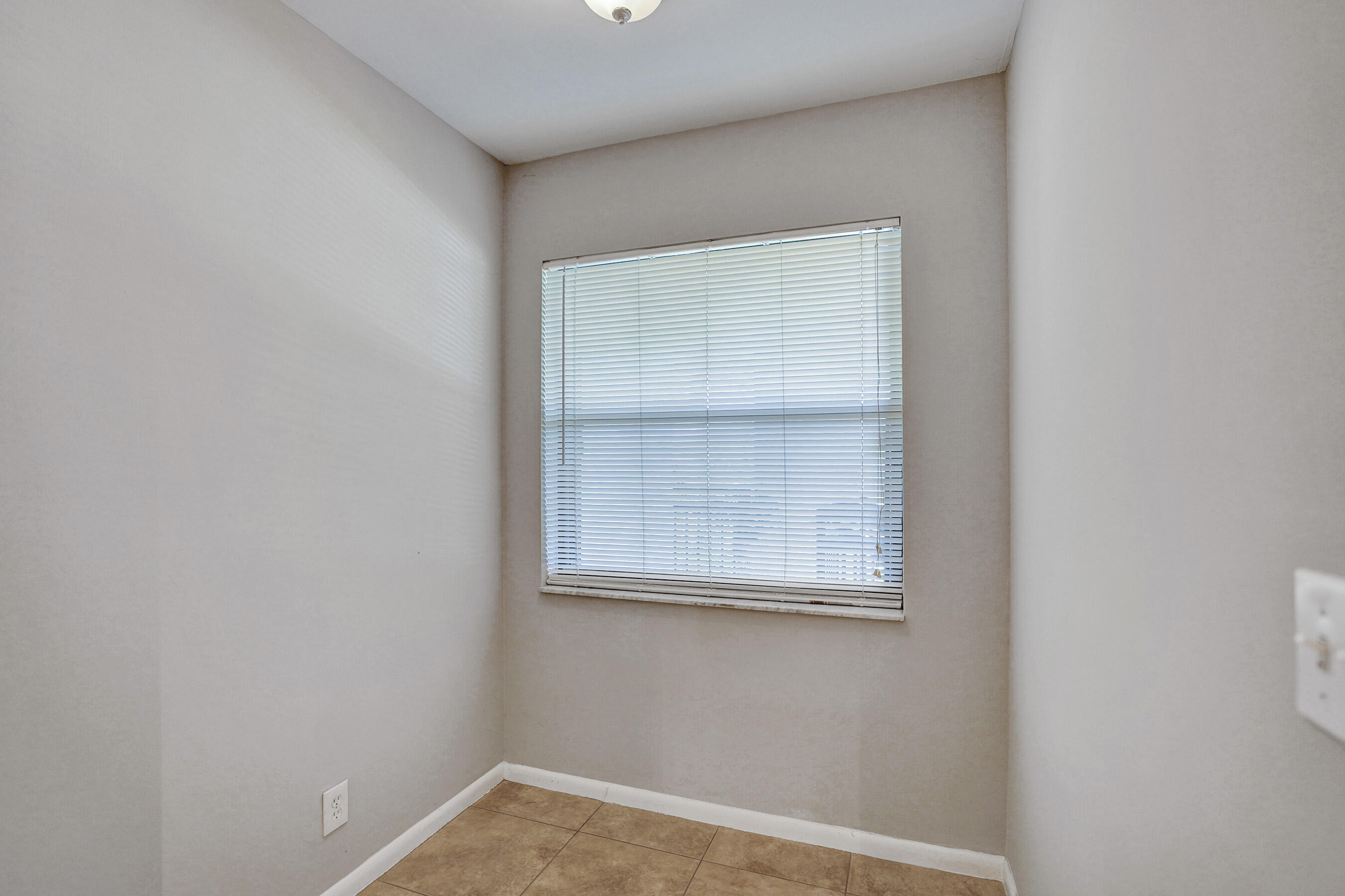 DELRAY OAKS CONDO - Residential Lease