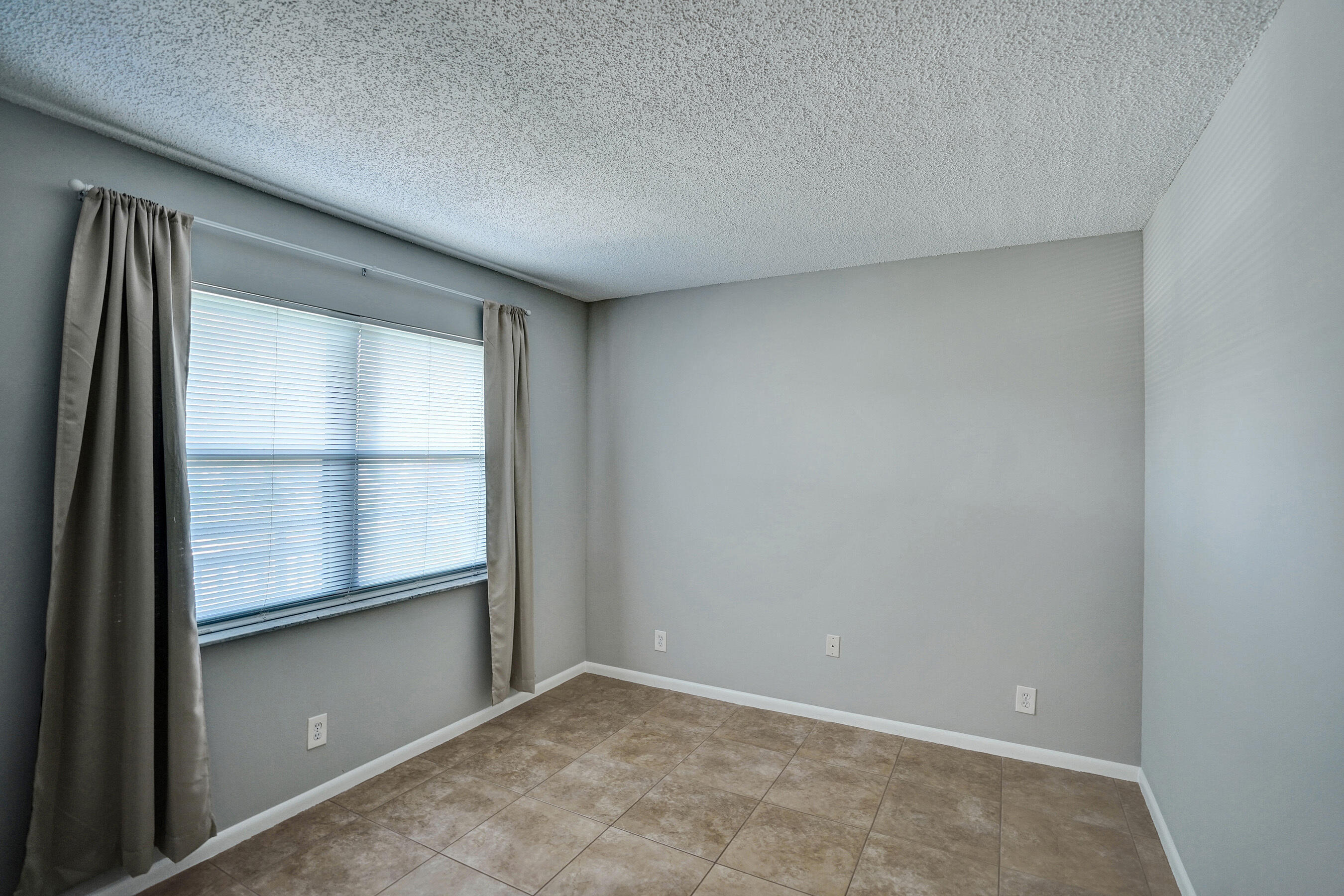 DELRAY OAKS CONDO - Residential Lease
