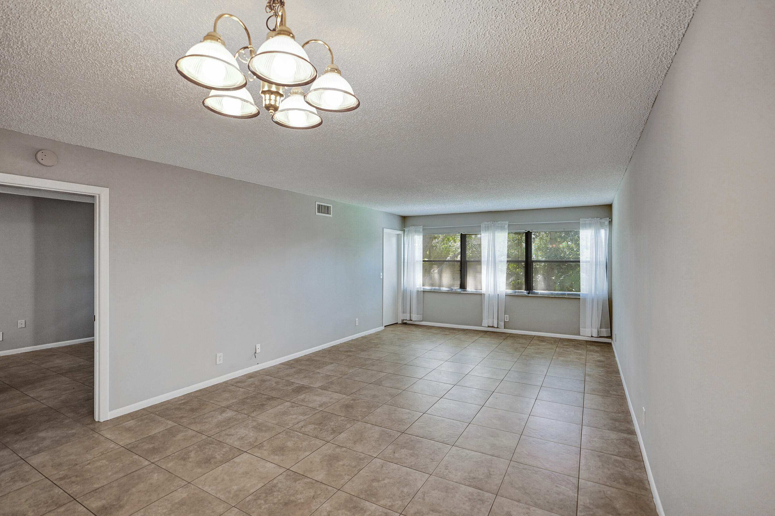 DELRAY OAKS CONDO - Residential Lease