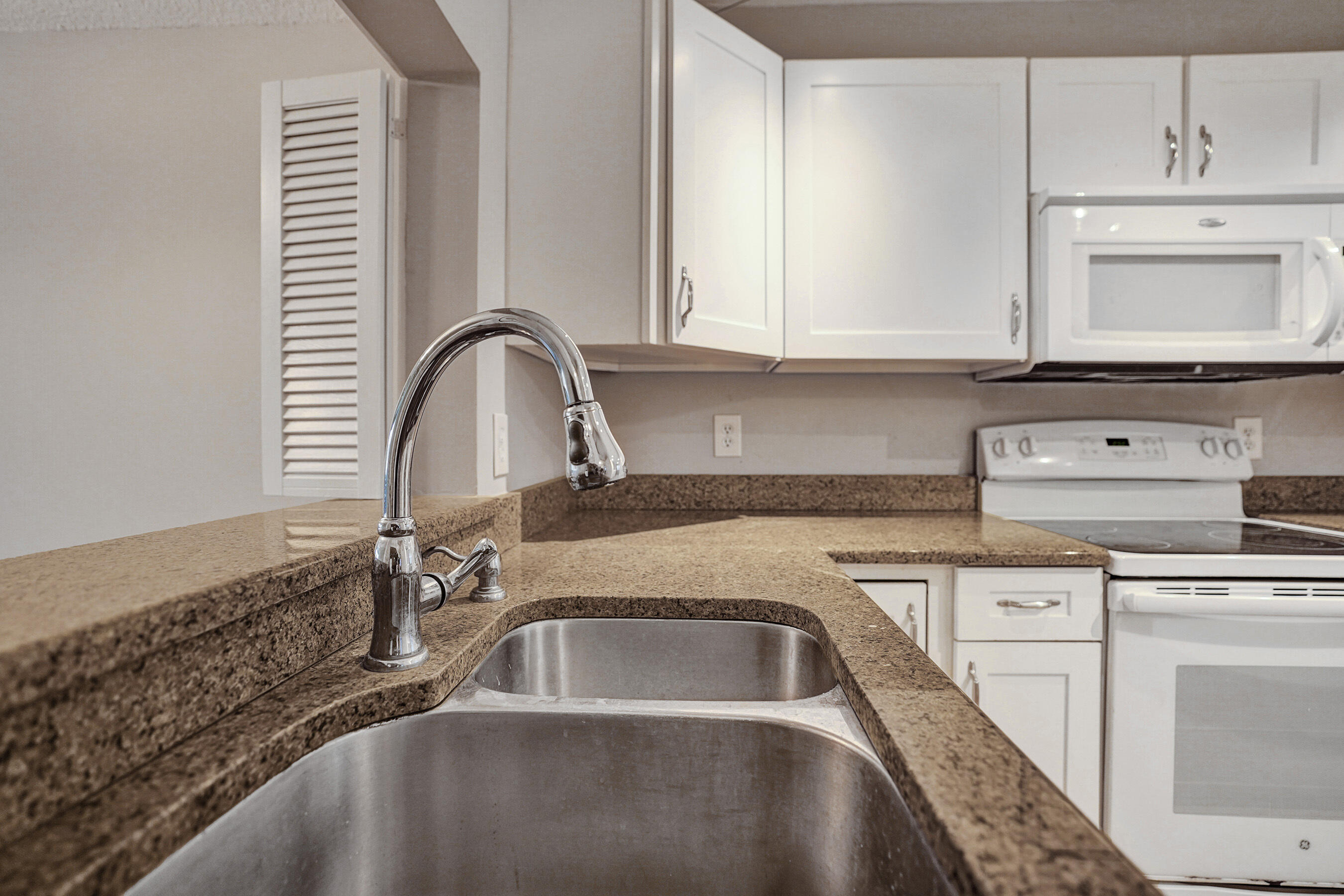 DELRAY OAKS CONDO - Residential Lease