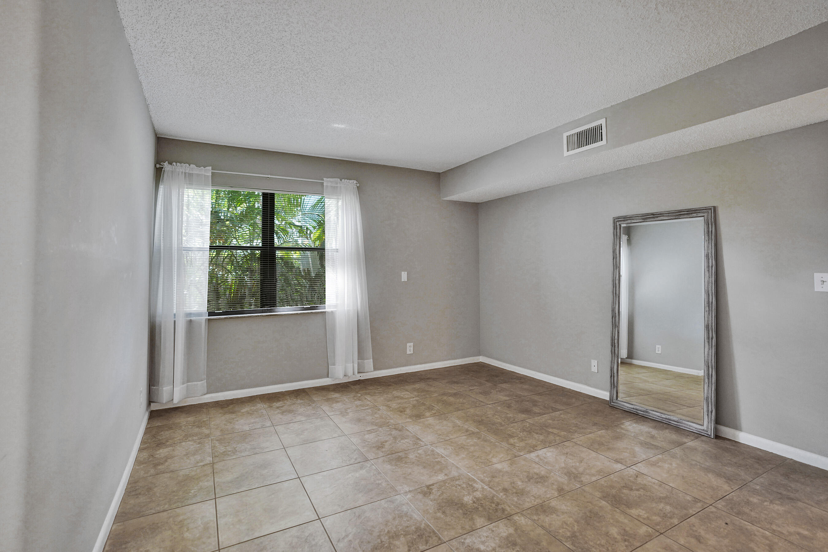 DELRAY OAKS CONDO - Residential Lease