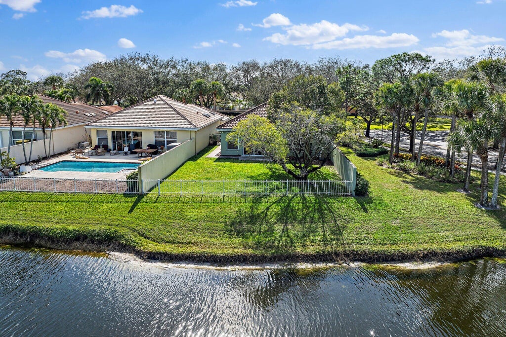 Photo of 100 Hampton Circle, Jupiter, FL 33458 (MLS # R11048993)