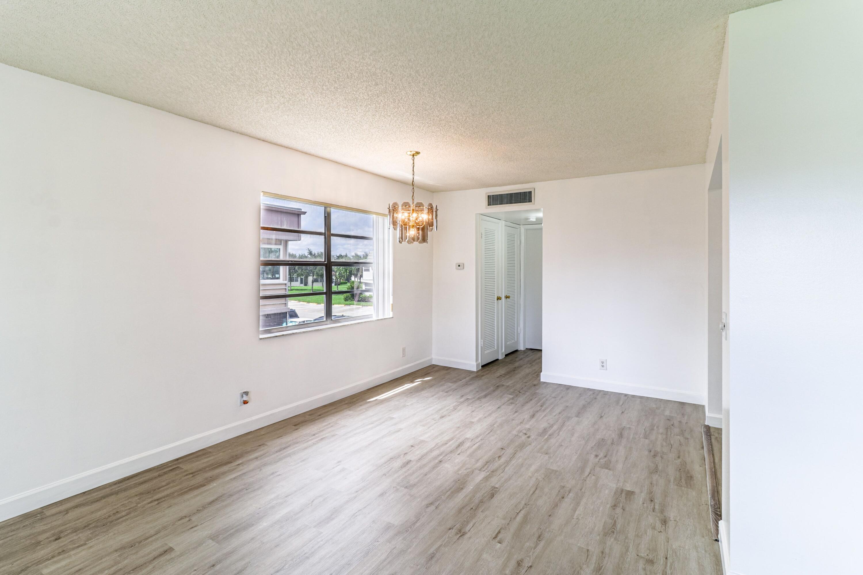 KINGS POINT - Residential