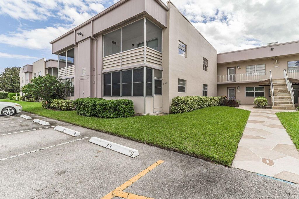 Photo of 809 Flanders Q, Delray Beach, FL 33484 (MLS # R11167658)