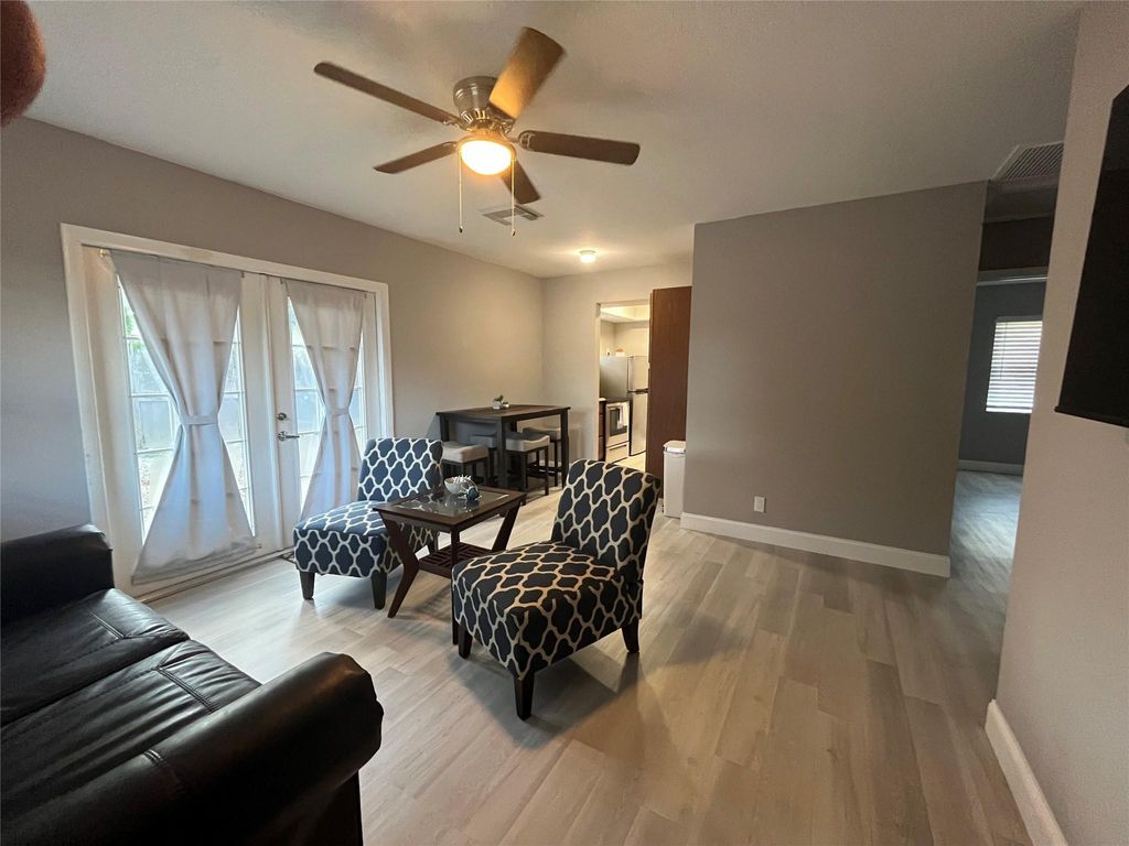 Photo of 321 SW 14th St, Fort Lauderdale, FL 33315 (MLS # F10507035)