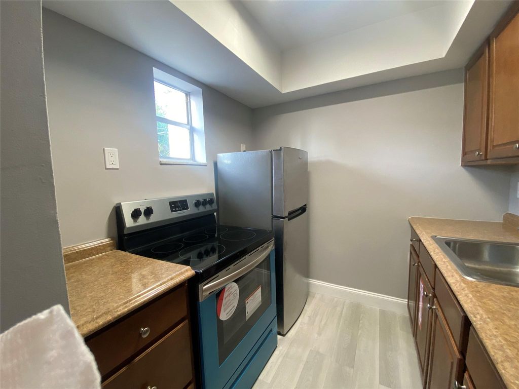 Photo of 321 SW 14th St, Fort Lauderdale, FL 33315 (MLS # F10507035)