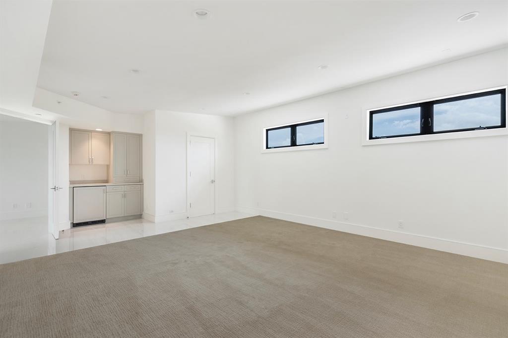 TROPIC ISLE - Residential