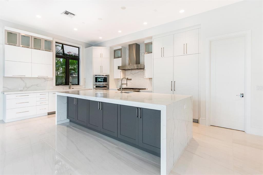 TROPIC ISLE - Residential