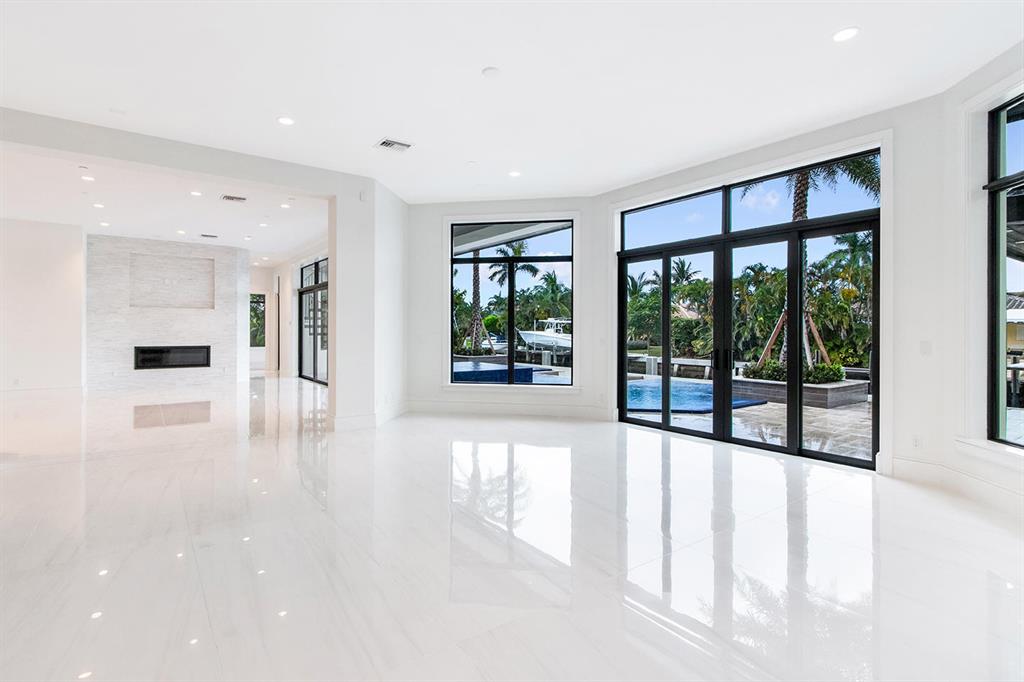 TROPIC ISLE - Residential