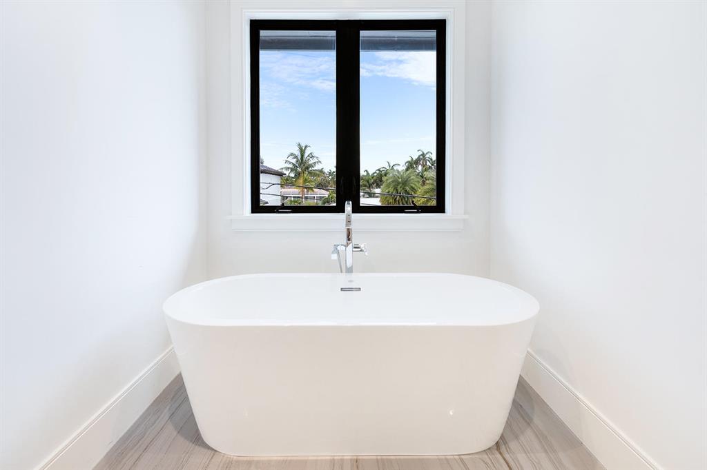 TROPIC ISLE - Residential