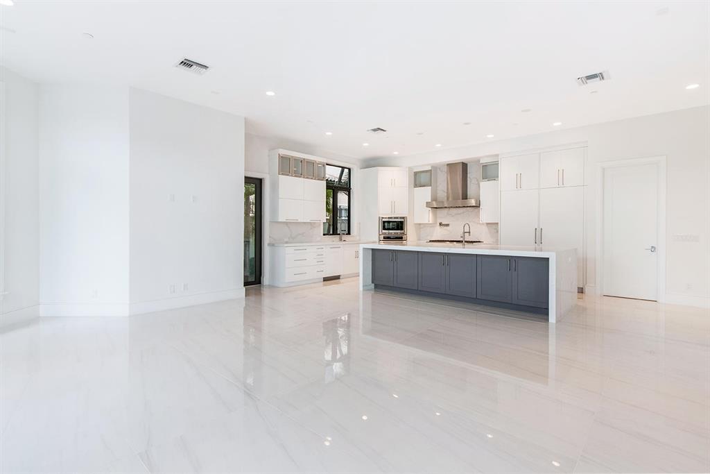 TROPIC ISLE - Residential