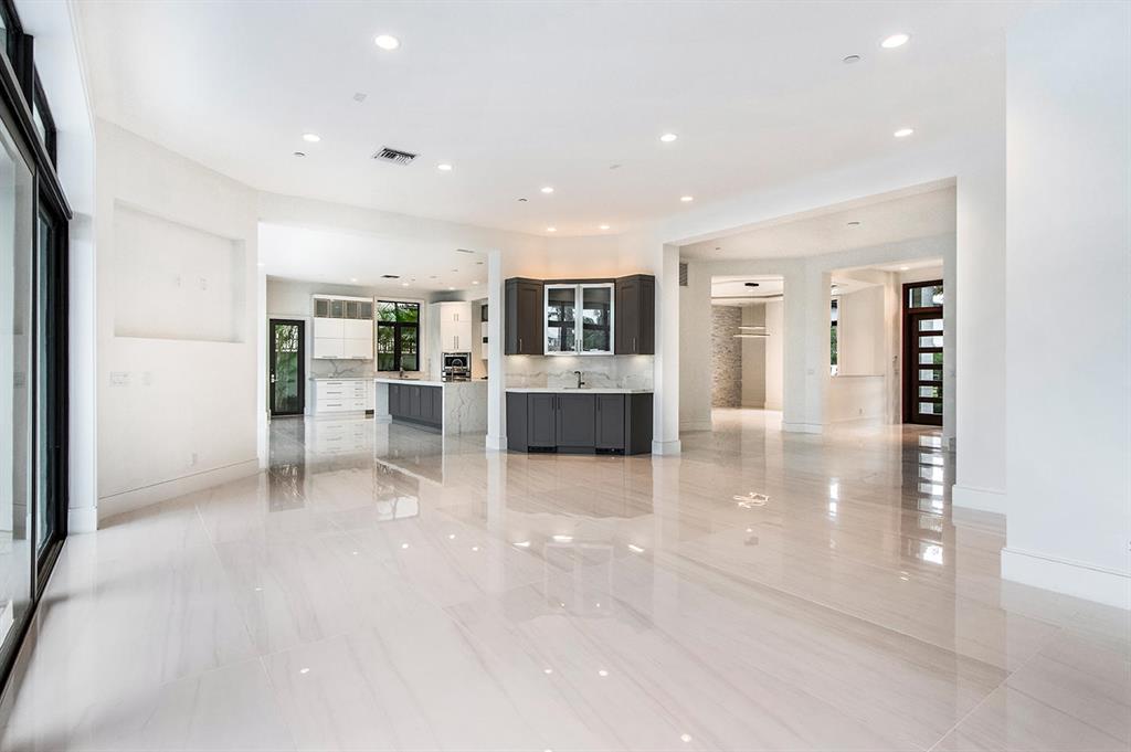 TROPIC ISLE - Residential