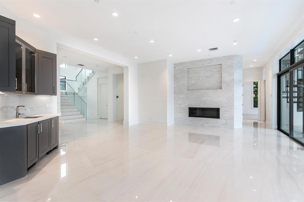 TROPIC ISLE - Residential