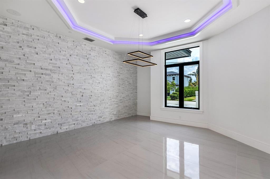 TROPIC ISLE - Residential