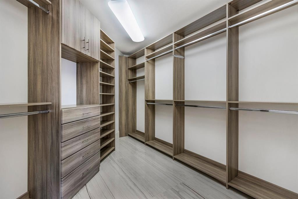 TROPIC ISLE - Residential