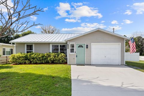 Photo of 2920 SE Cypress Street, Stuart, FL 34997 (MLS # B26043253)