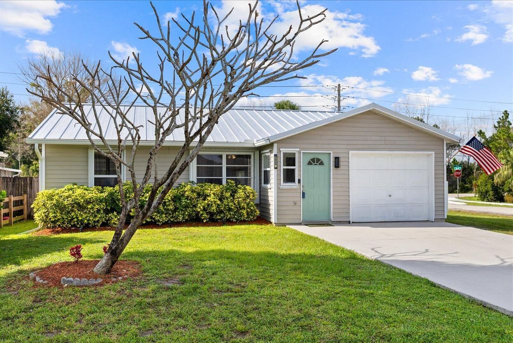 Photo of 2920 SE Cypress Street, Stuart, FL 34997 (MLS # B26043253)