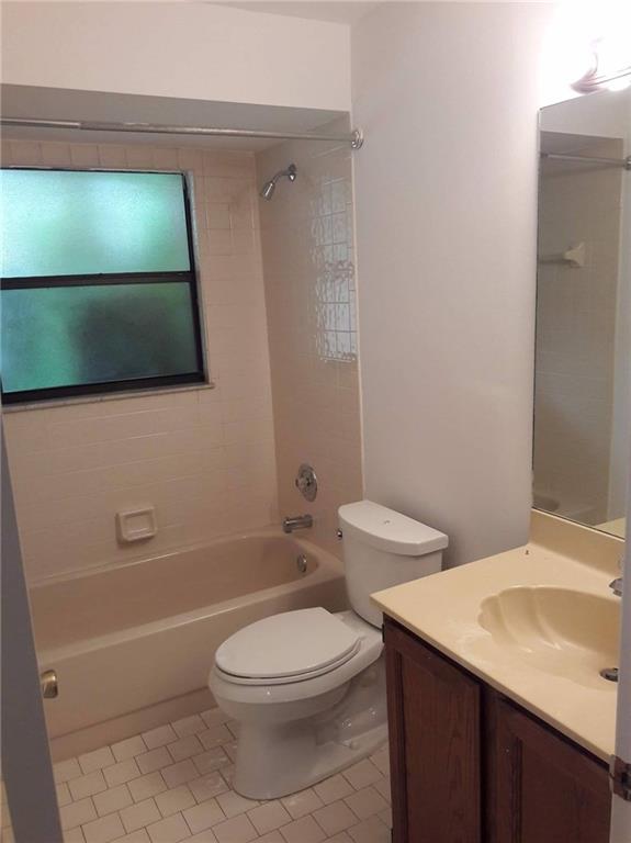 The Lakes Of Deer Creek 1 - Residential Lease