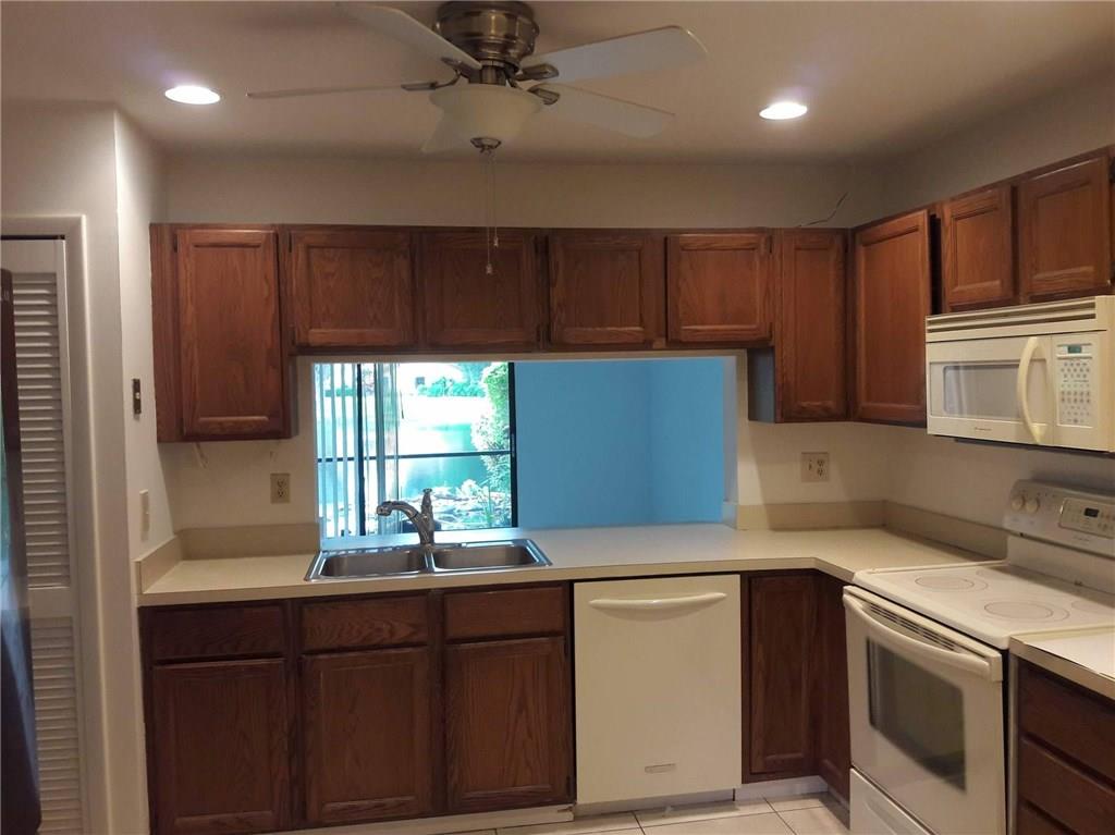 The Lakes Of Deer Creek 1 - Residential Lease