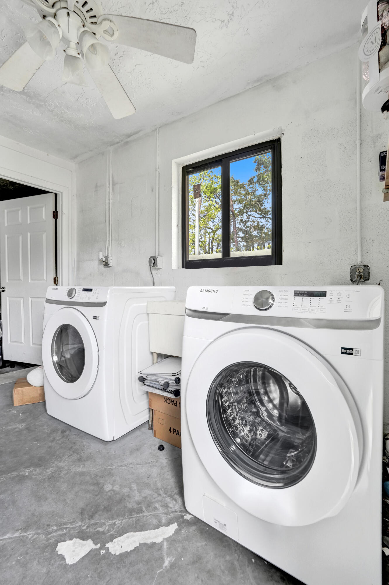 MANOR SQUARE - Residential Lease