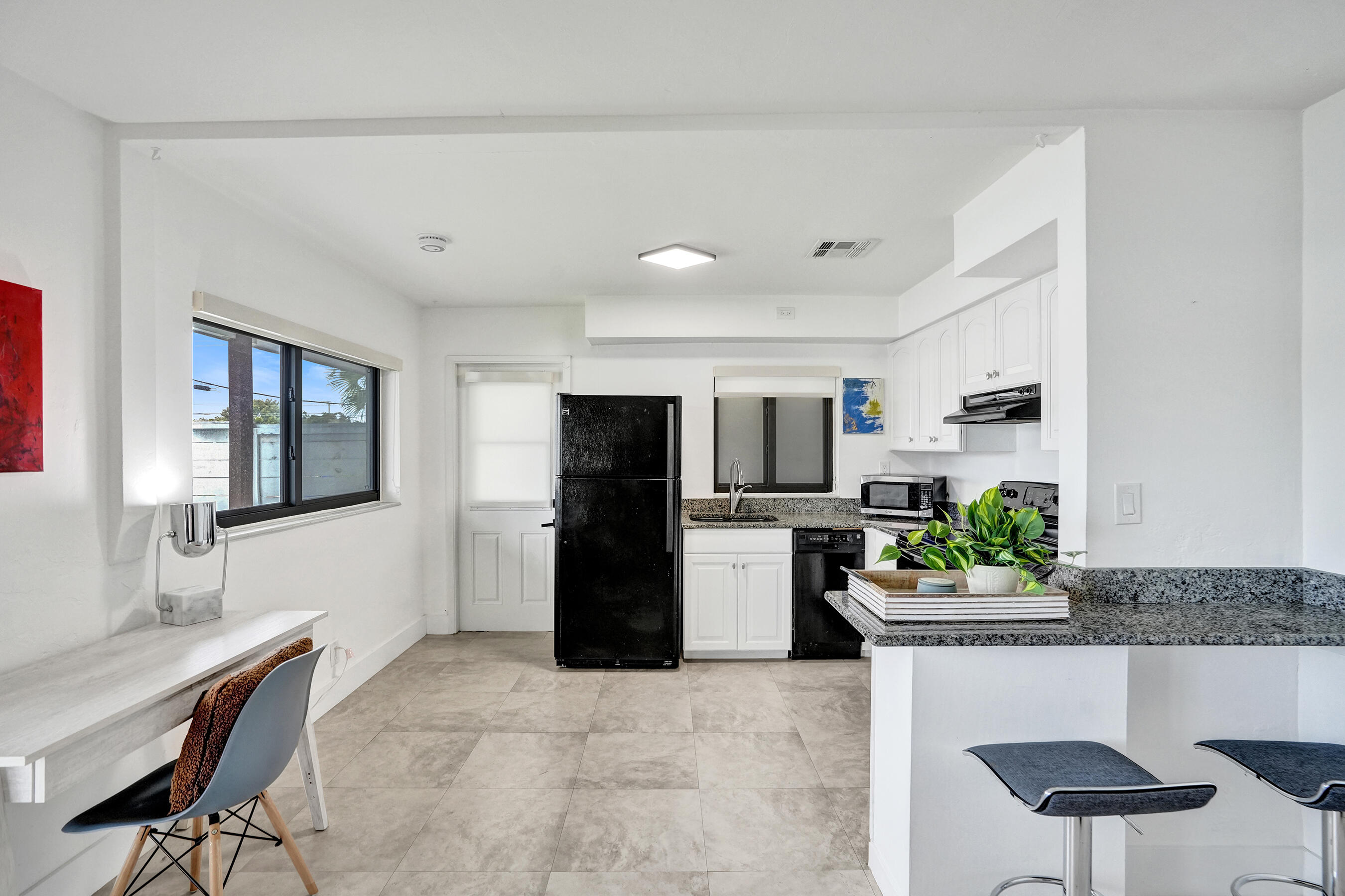 MANOR SQUARE - Residential Lease