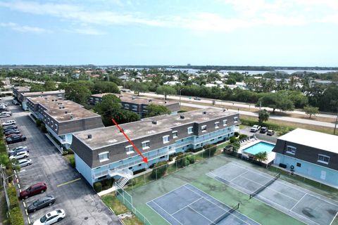 Condominium in Vero Beach FL 1901 Indian River Boulevard Blvd.jpg