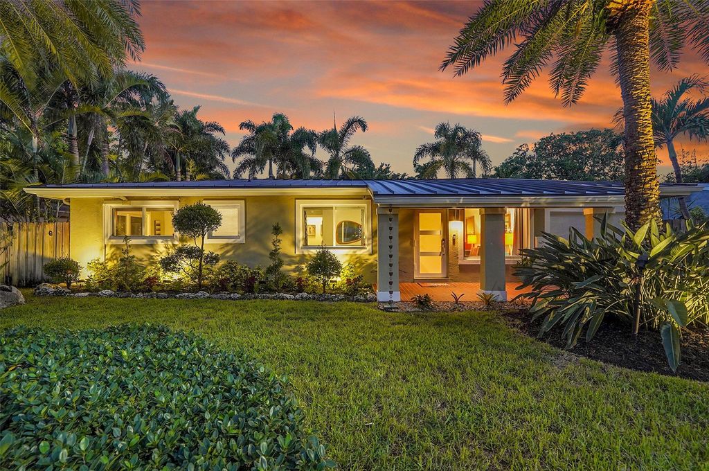 Photo of 1424 NE 27th Street, Wilton Manors, FL 33334 (MLS # F10526194)