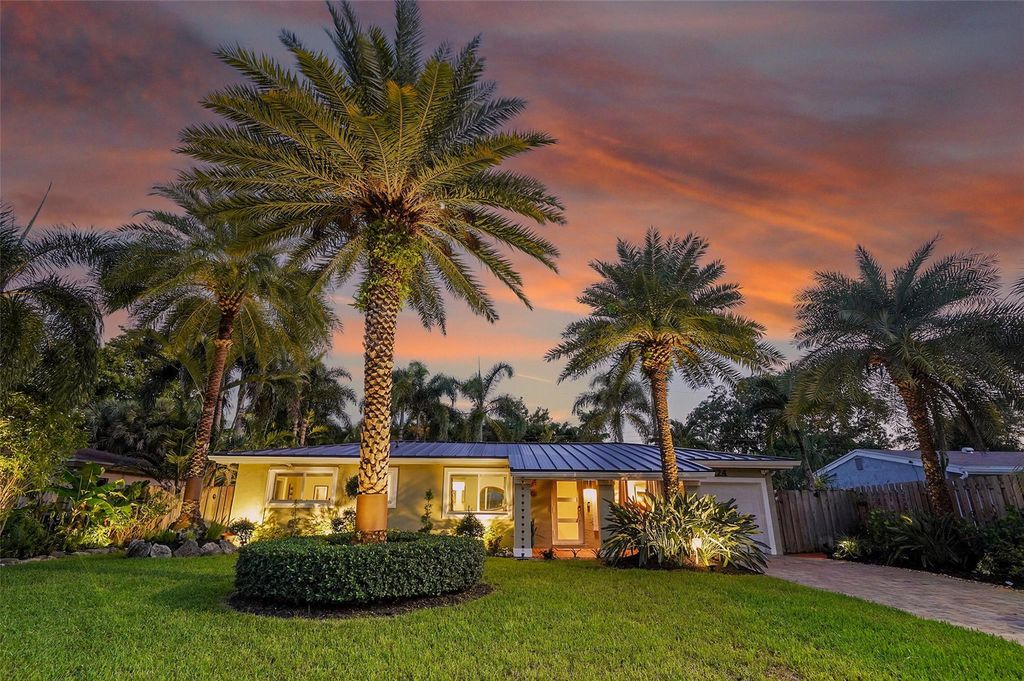 Photo of 1424 NE 27th Street, Wilton Manors, FL 33334 (MLS # F10526194)