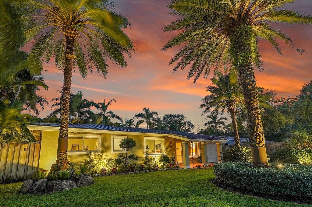 Photo of 1424 NE 27th Street, Wilton Manors, FL 33334 (MLS # F10526194)