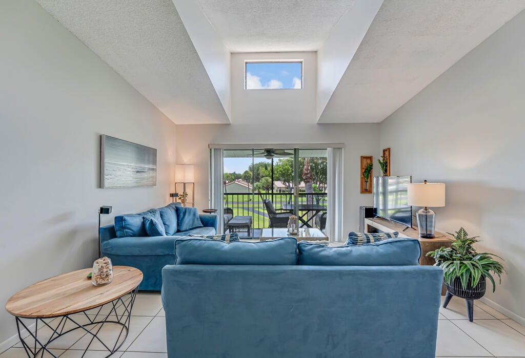 1112 GREEN PINE Boulevard G3