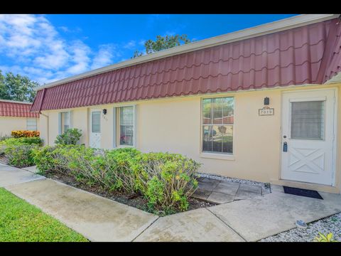 Tiny photo for 701 Laconia Circle #B, Lake Worth, FL 33467 (MLS # R11155277)