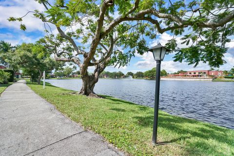 Tiny photo for 701 Laconia Circle #B, Lake Worth, FL 33467 (MLS # R11155277)